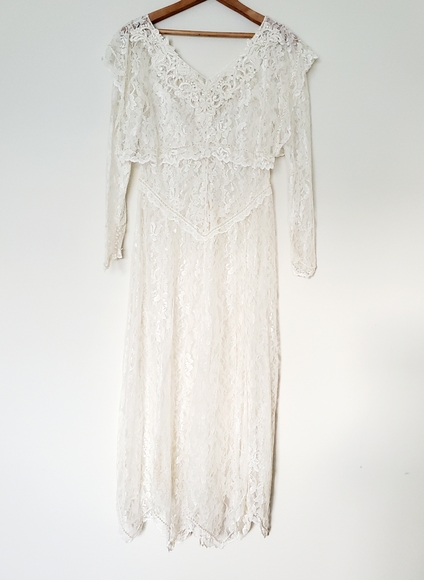 Vintage white lace sheer wedding dress - Picture 2 of 10